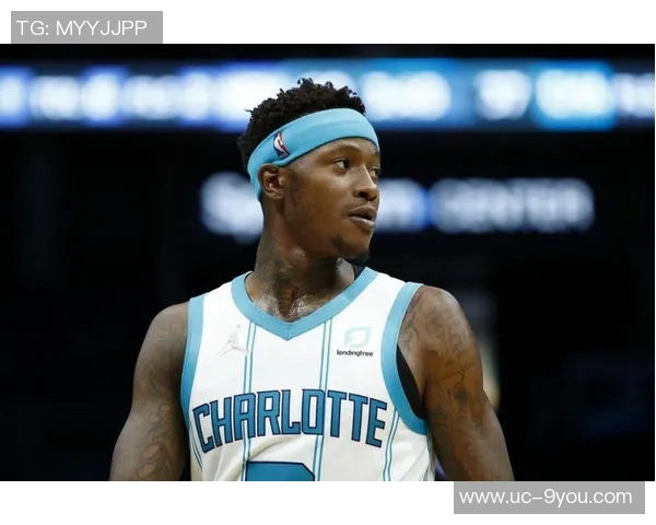 美媒发布AI合成图罗齐尔庭审前手铐黄蜂连帽衫造型引关注